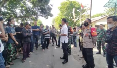 Protes Bau Menyengat,...