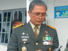 Perwira TNI Kepala Rumah...