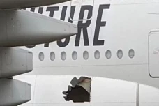 Emirates Terbang 14...