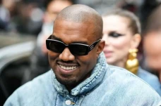 Kanye West Mencoba Membuat...
