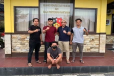 Gasak Perhiasan Rp100...