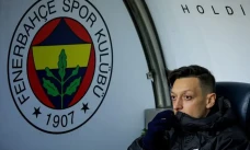 Resmi, Mesut Ozil Tinggalkan...