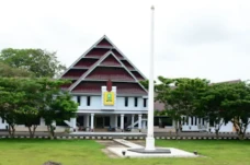 Ketua DPRD Serahkan...