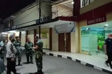 Belasan Anggota TNI...
