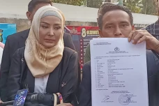 Chyntiara Alona Laporkan...