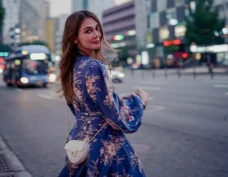 Luna Maya Liburan di...