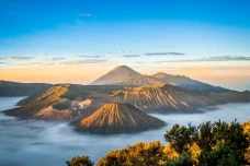 5 Pulau dengan Penduduk...