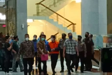 Mardani Maming Ditahan...