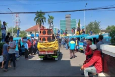 Ratusan Sopir Angkot...