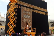 Kiswah Resmi Diganti,...