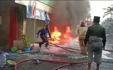 Pom Bensin Mini di Sidoarjo...