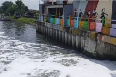 Pemkot Surabaya Pantau...