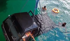 Ngebut di Dermaga Pelabuhan...