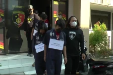 Polisi Buru 15 Pelaku...