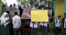 Tolak Kepala Sekolah,...