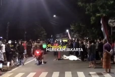 Tabrak Pohon di Jagakarsa,...