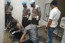 Didadak, Puluhan Personel...