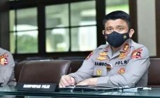 Deretan Anggota Kepolisian...