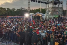 Warga Bandung Antusias...