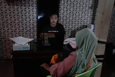 Niat Kelabui Suami,...