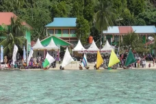 Jaga Tradisi Nenek Moyang,...