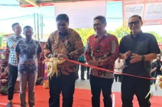 Resmikan Swalayan Rumah...