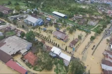 Banjir Bandang Rendam...