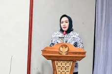 Bupati Winarti Hadiri...