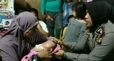 Bayi Berusia 40 Hari...