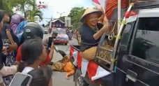 Asyik Pawai HUT ke-77...