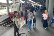 Mulai Besok, Seluruh...