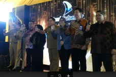 Bank Sulselbar Luncurkan...