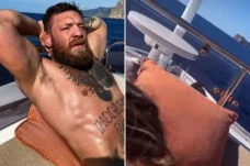 Detik-detik Conor McGregor...