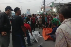Cemburu Buta, Pedagang...