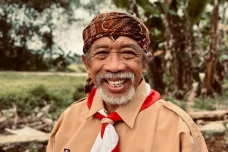 5 Artis yang Punya Istri...