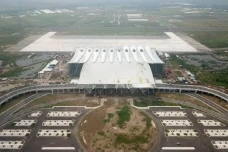 Terus Bakar Uang, Bandara...