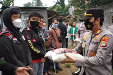 Polsek Pagedangan Bagikan...