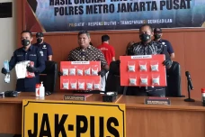 Gulung 2 Kurir Narkoba,...