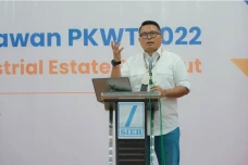 Jabat Direktur Utama,...