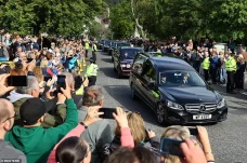 Kejutan, Mobil Jenazah...