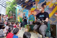 Dukung Literasi Anak,...