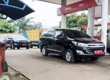 2 Mobil Dinas Pemkab...