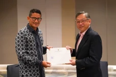 Sambangi Singapura,...