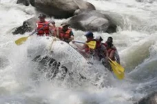 Perahu Karet Terbalik,...