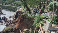 25 Makam Rusak Digerus...