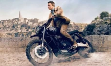 Dilelang, Motor Triumph...