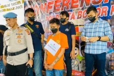 Pria Tewas di Taman...