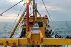 Curi Ikan di Perairan...