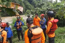 Hanyut di Sungai Cileungsi,...