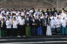 Meriah, Ribuan Santri...